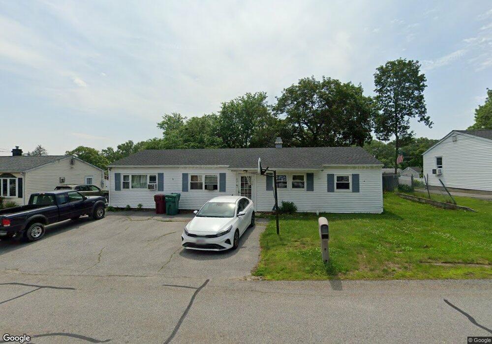 82 Laurie Ln, Lowell, MA 01854 - photo 1