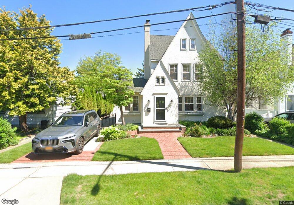 3 May Ct, West Hempstead, NY 11552 - photo 1