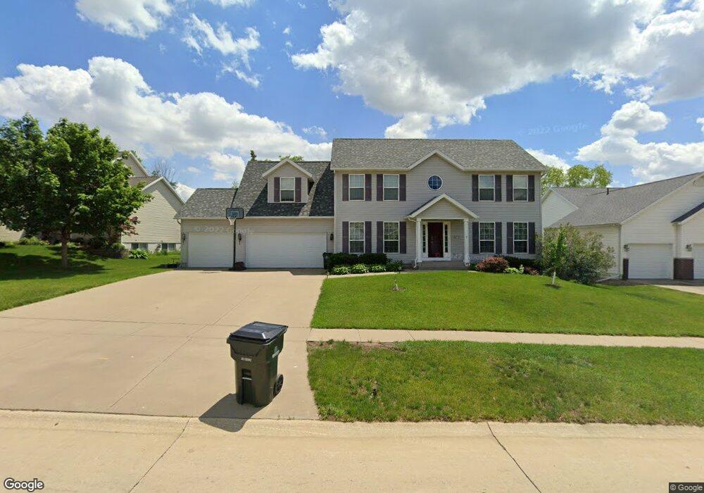 4215 Roxbury Dr NW, Cedar Rapids, IA 52405 - photo 1