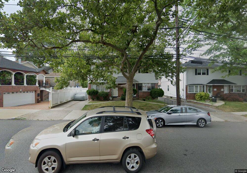 5756 Little Neck Pkwy, Little Neck, NY 11362 - photo 1