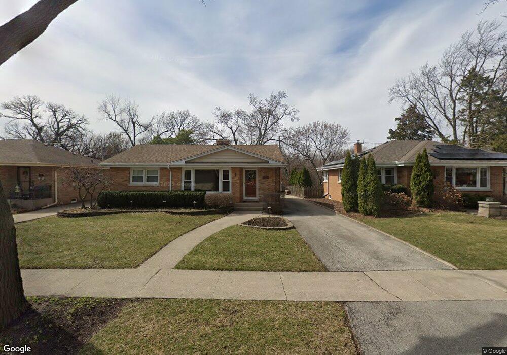 692 S Fairview Ave, Elmhurst, IL 60126 - photo 1
