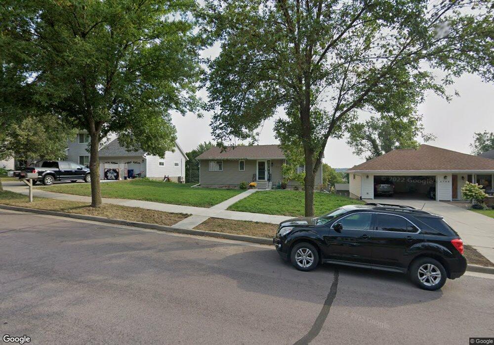 1712 N Jefferson St, New Ulm, MN 56073 - photo 1