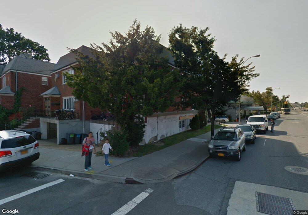 4302 Auburndale Ln, Flushing, NY 11358 - photo 1