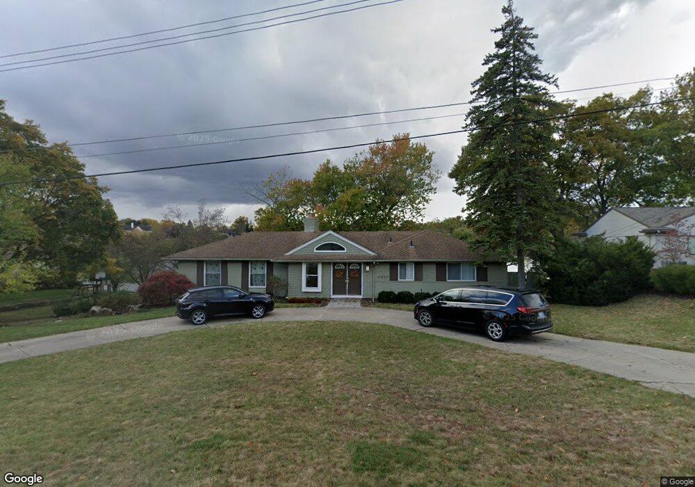 6860 Valley Spring Rd, Bloomfield Hills, MI 48301 - photo 1