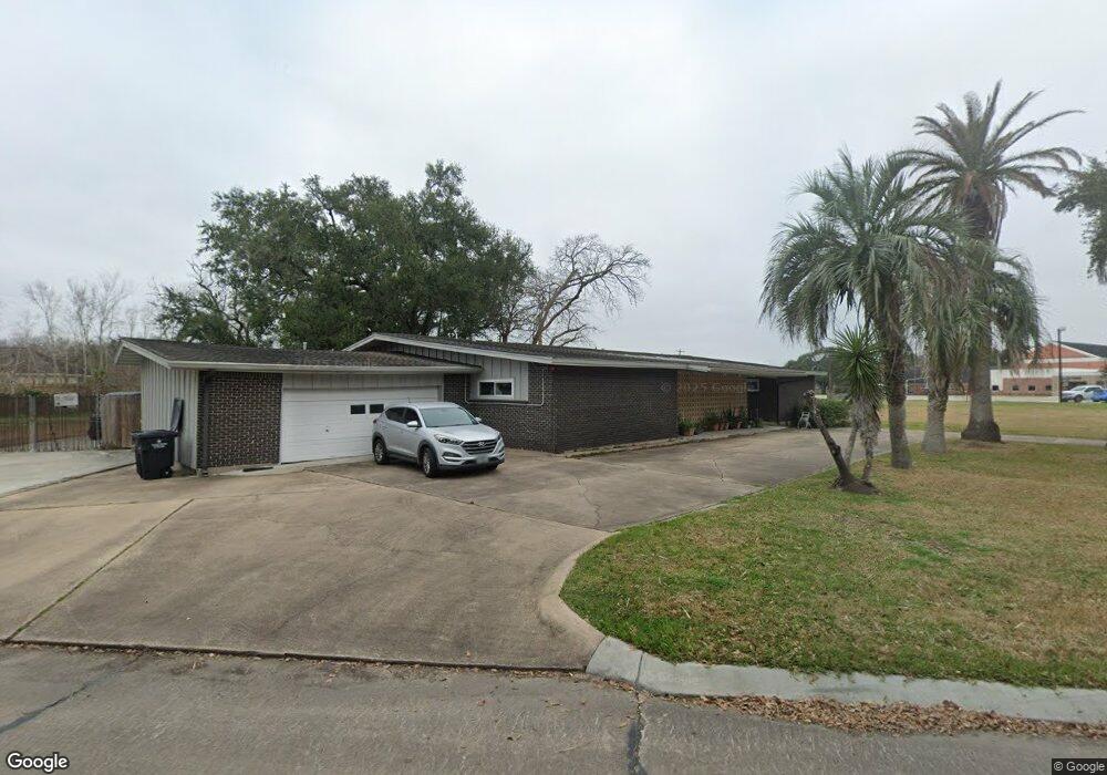 1720 Glenview Dr, Alvin, TX 77511 - photo 1