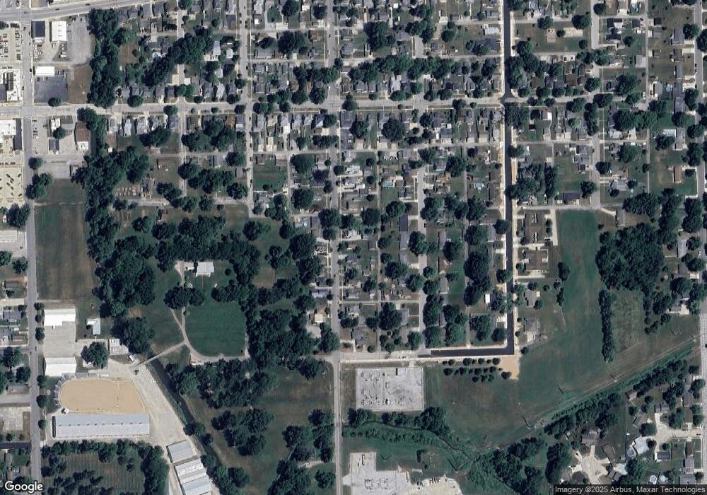 242 Center St, Auburn, IN 46706 - photo 1