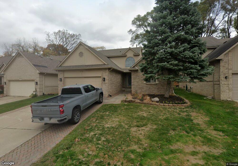 5720 Point of the Woods Dr, West Bloomfield, MI 48324 - photo 1