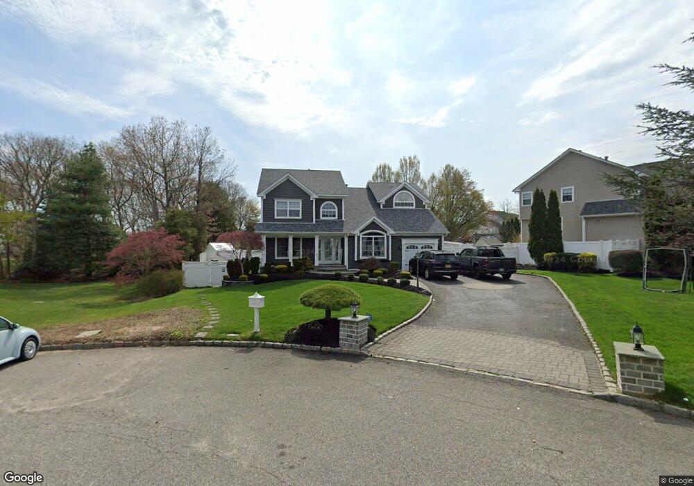 3 Munsee Way, ComMacK, NY 11725 - photo 1