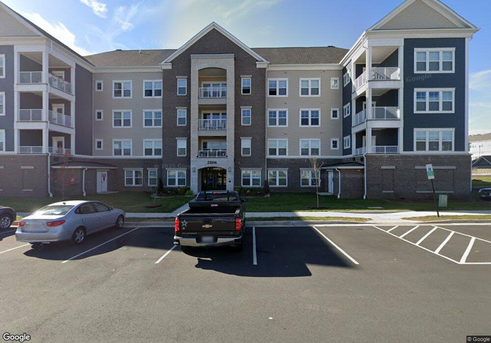 21914 Hawksbill High Cir unit 6, Sterling, VA 20164 - photo 1