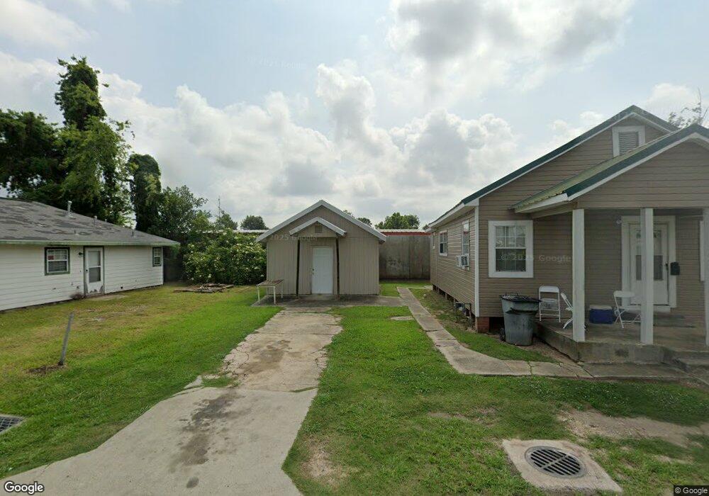 113 S Lyons St, Lake Charles, LA 70601 - photo 1
