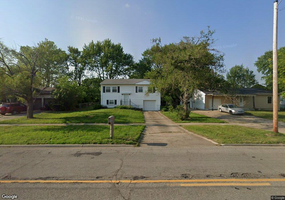 1012 SE 37th St, Topeka, KS 66605 - photo 1