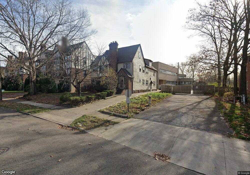 3428 Superior Park Dr, Cleveland Heights, OH 44118 - photo 1