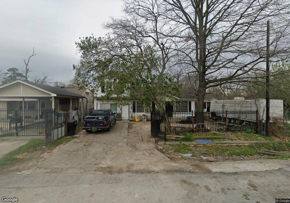 7912 Roswell St, Houston, TX 77022 - photo 1