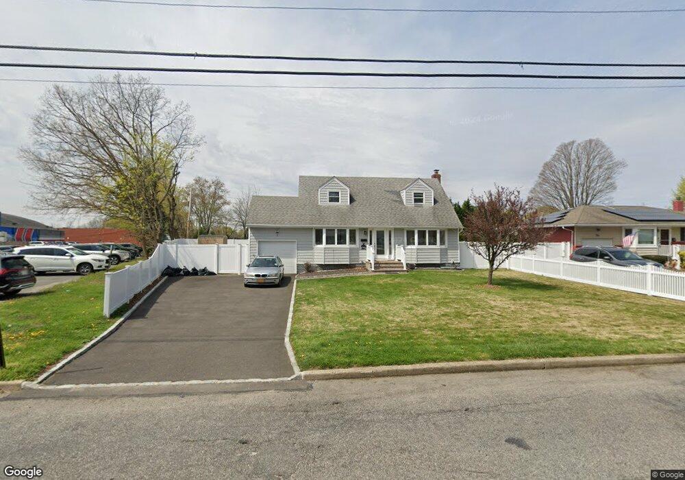 2 Old Indian Head Rd, ComMacK, NY 11725 - photo 1