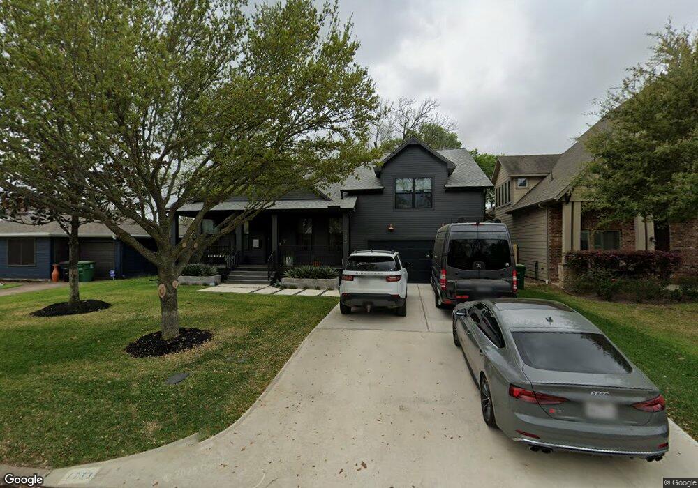 1733 Woodcrest Dr, Houston, TX 77018 - photo 1