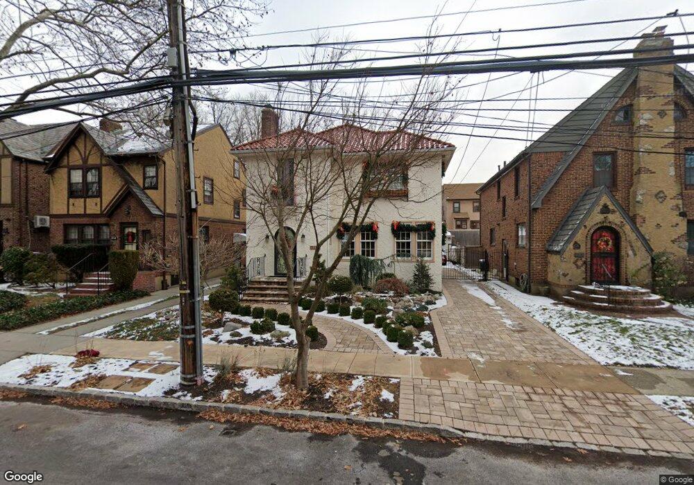 2725 168th St, Flushing, NY 11358 - photo 1