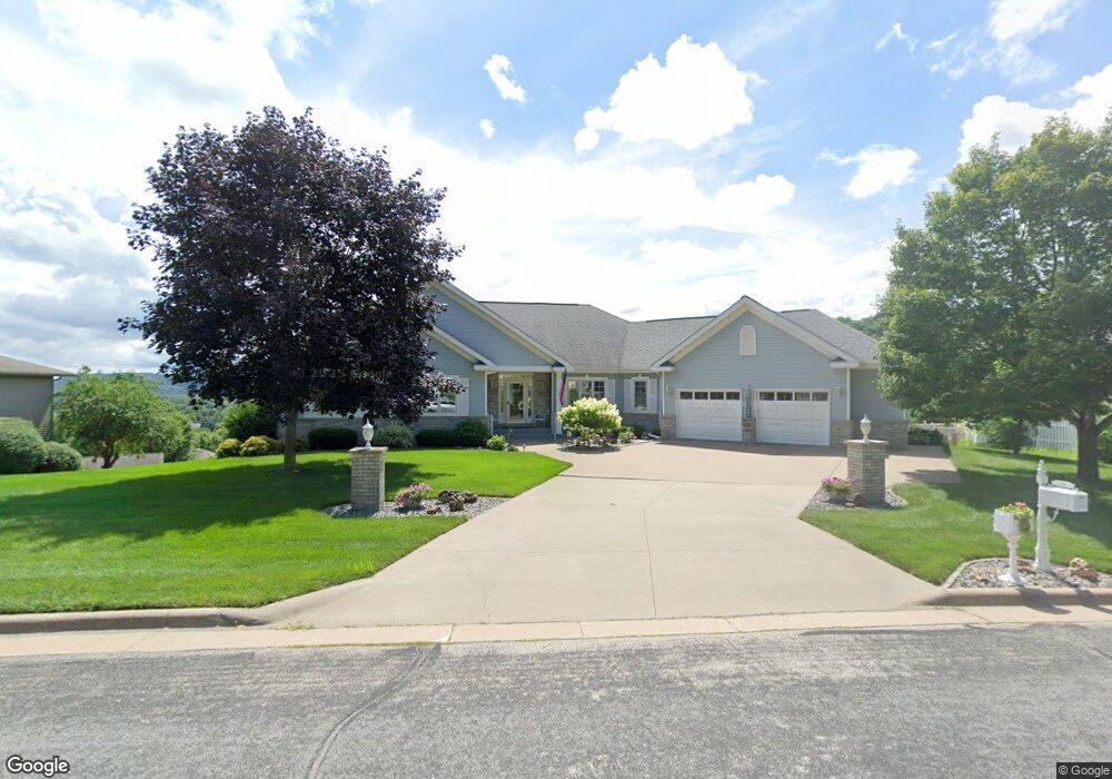 113 Red Apple Dr, La Crescent, MN 55947 - photo 1