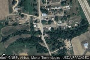 176 N Main St, Zwingle, IA 52079