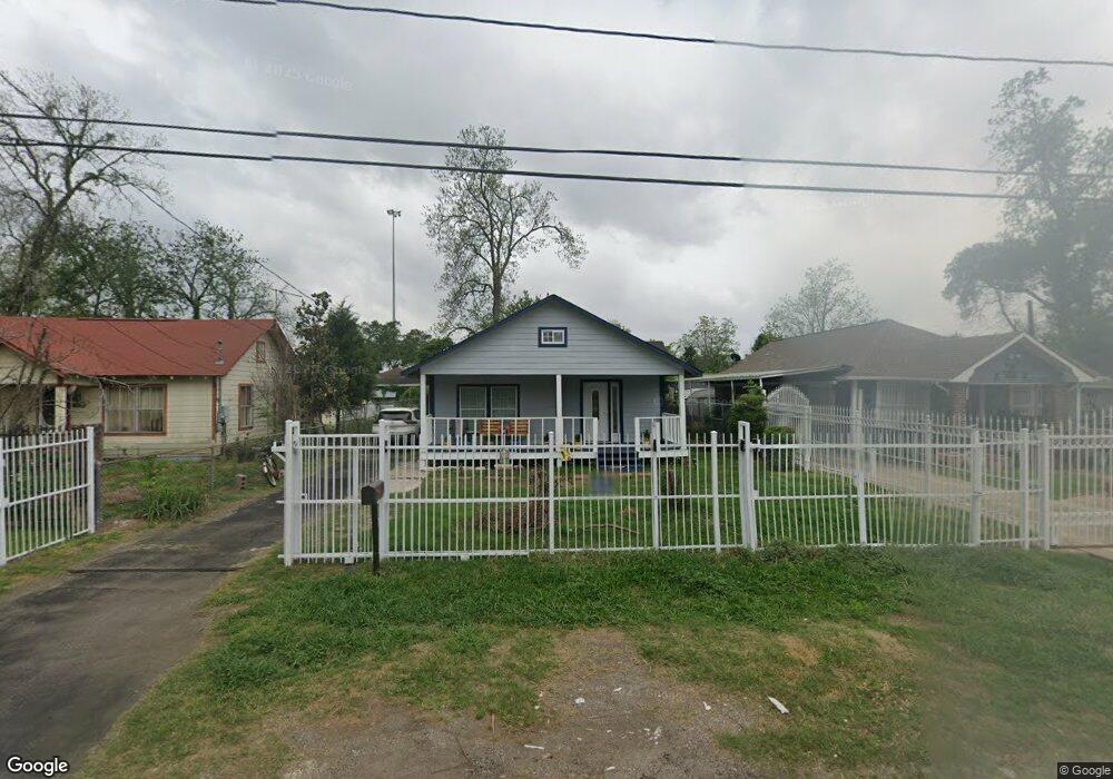 1304 Caplin St, Houston, TX 77022 - photo 1