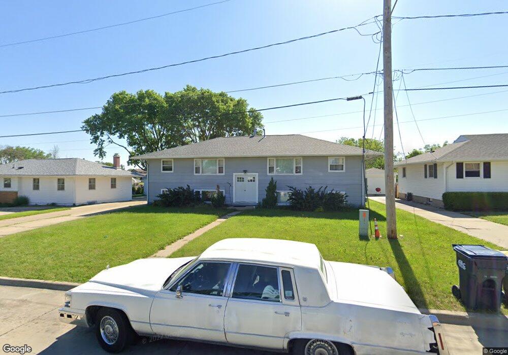 305 C Ave unit 1, Hiawatha, IA 52233 - photo 1