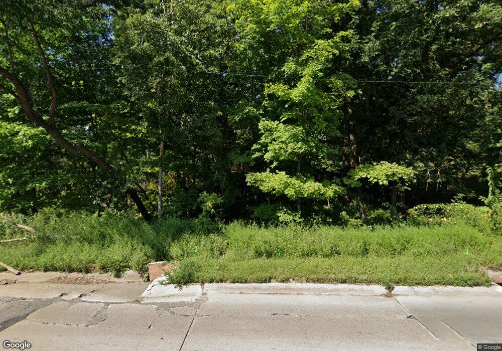 1554 Edgewood Rd NW, Cedar Rapids, IA 52405 - photo 1