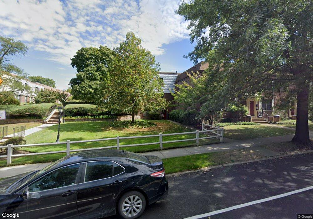 6993 Park Dr E unit B, Flushing, NY 11367 - photo 1