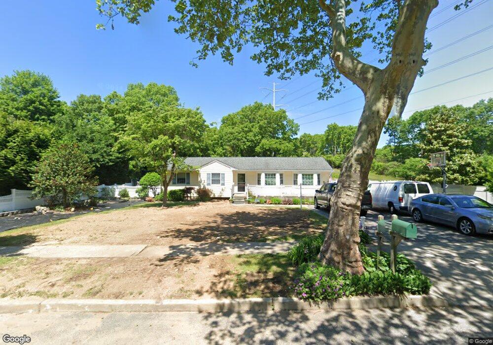 78 Gannet Dr, ComMacK, NY 11725 - photo 1