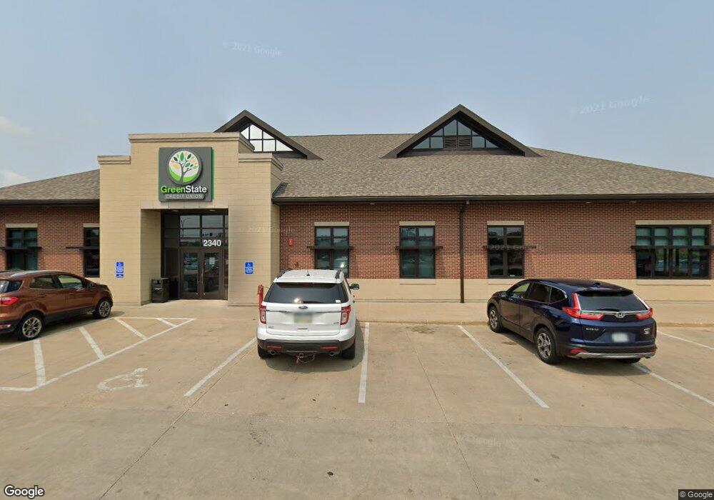 2340 Edgewood Rd SW, Cedar Rapids, IA 52404 - photo 1