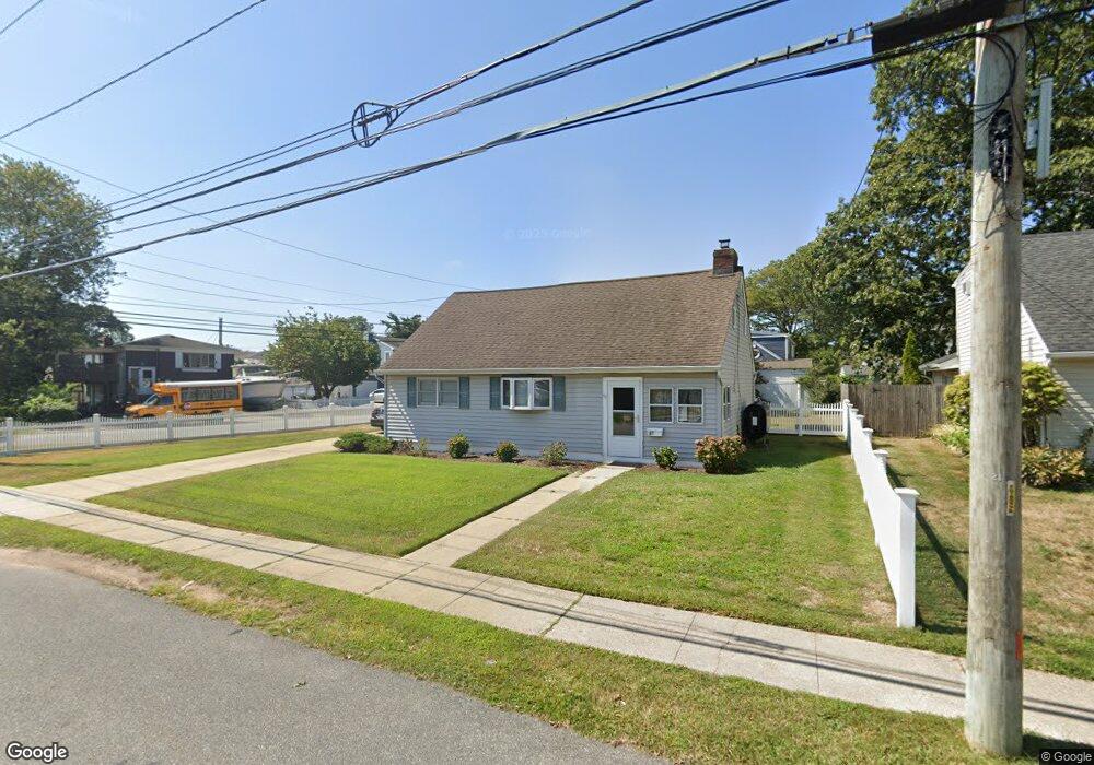 37 N Emerson Ave, Copiague, NY 11726 - photo 1