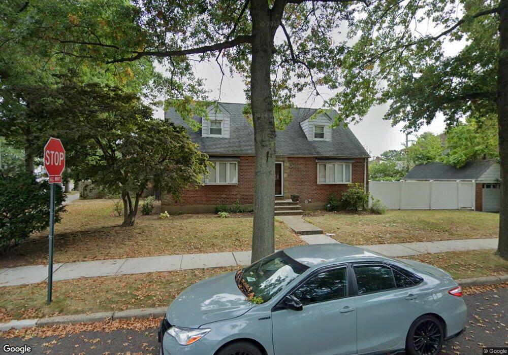 8505 263rd St, Floral Park, NY 11001 - photo 1