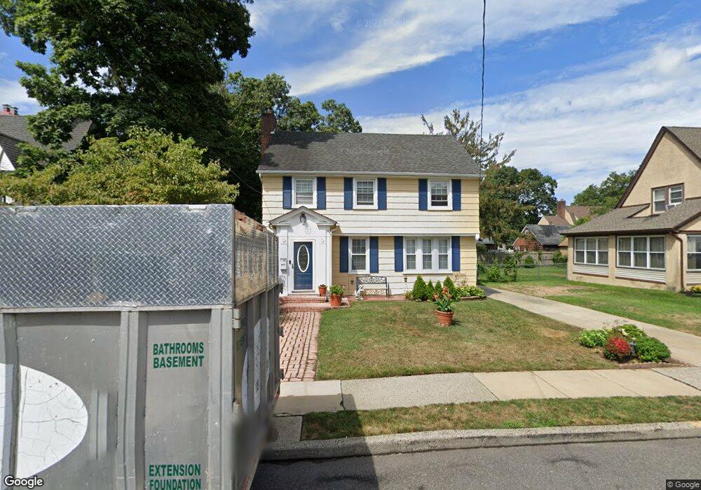 11 Lawrence Ave, Rockville Centre, NY 11570 - photo 1