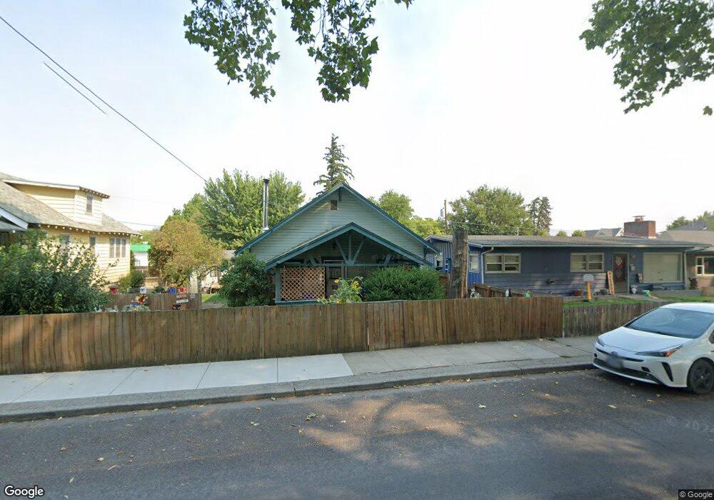 811 E 12th St, the Dalles, OR 97058 - photo 1