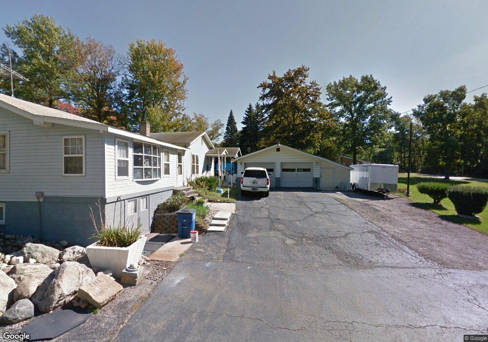 8031 N Hollyhock Ln, New Carlisle, IN 46552 - photo 1