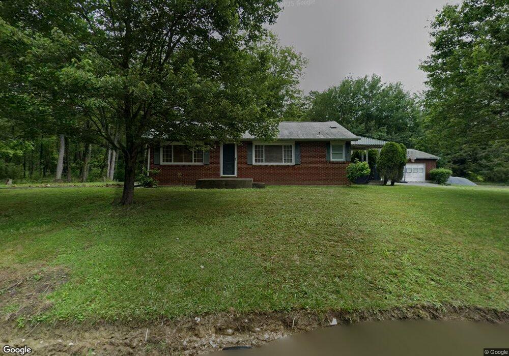 902 Bushkill Dr, Bath, PA 18014 - photo 1