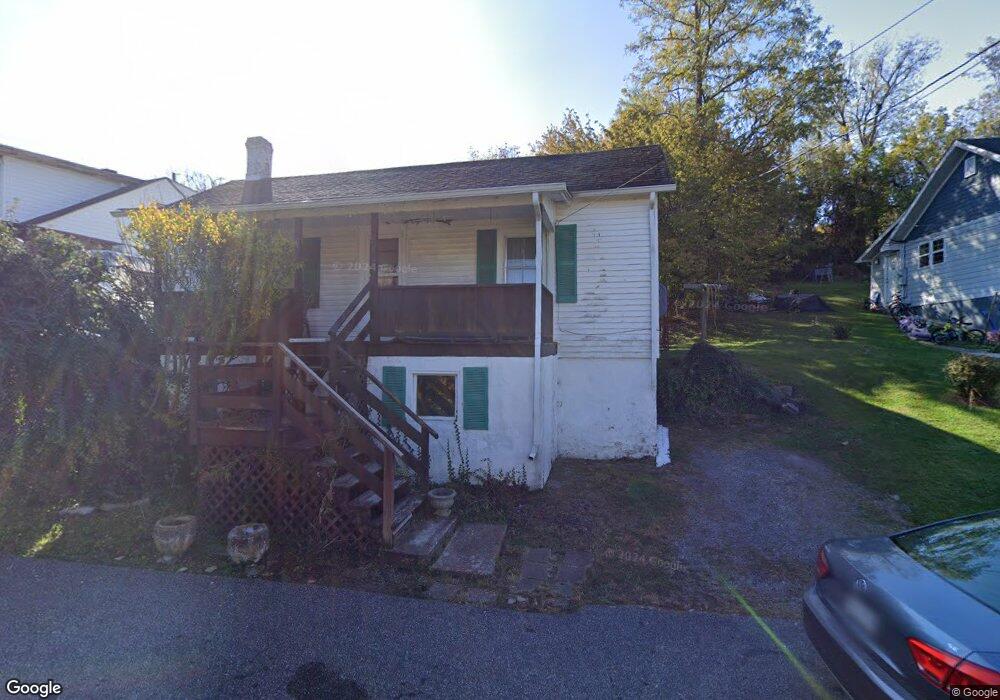 207 Pulaski St, Pulaski, VA 24301 - photo 1