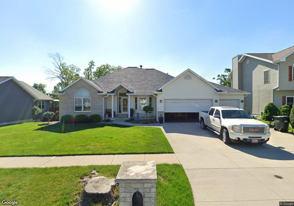 1909 29th St NW, Cedar Rapids, IA 52405 - photo 1