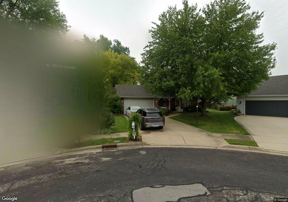 5500 N Ramblewood Ct, Peoria, IL 61615 - photo 1