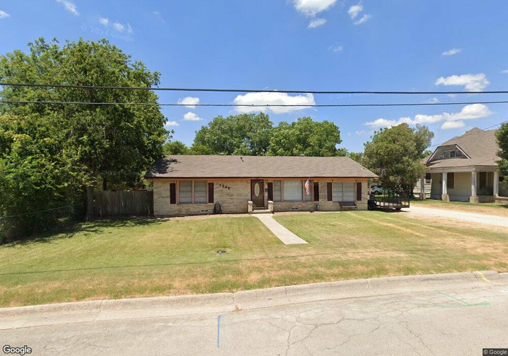 1005 Throckmorton St, Gainesville, TX 76240 - photo 1