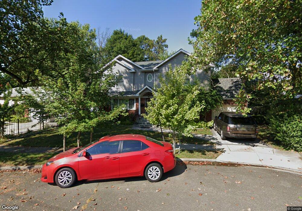 240 Janos Ln, West Hempstead, NY 11552 - photo 1