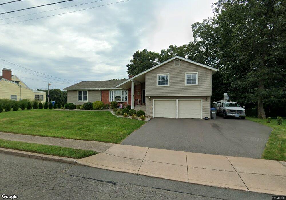 110 Tracy Dr, Manchester, CT 06042 - photo 1