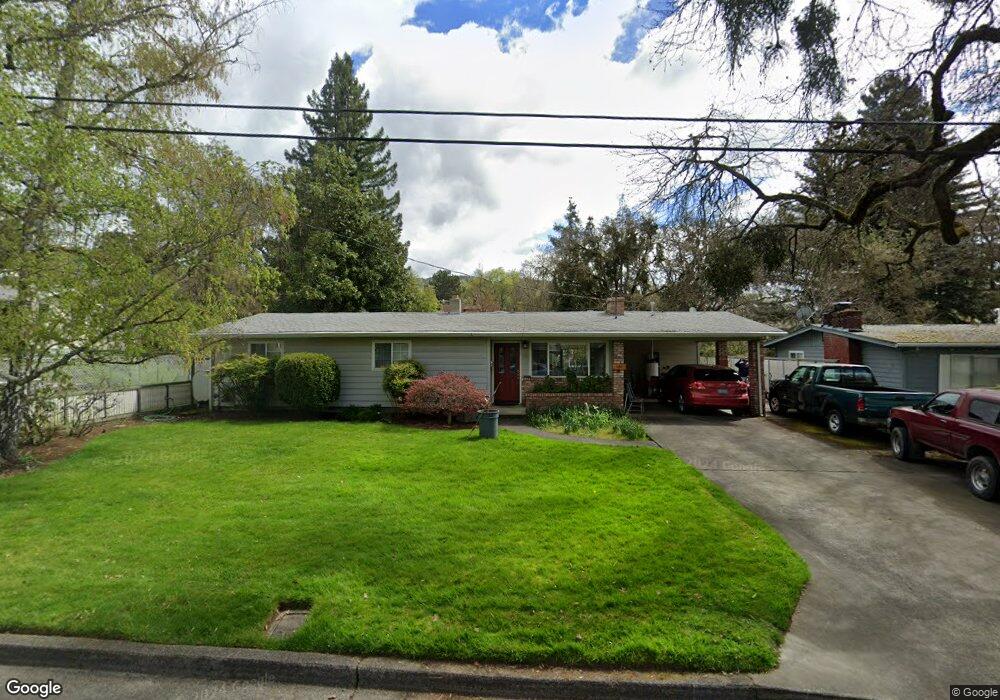 1235 NW Hawthorne Ave, Grants Pass, OR 97526 - photo 1
