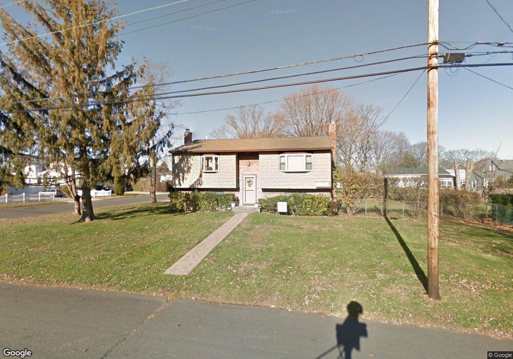 135 27th St, Copiague, NY 11726 - photo 1