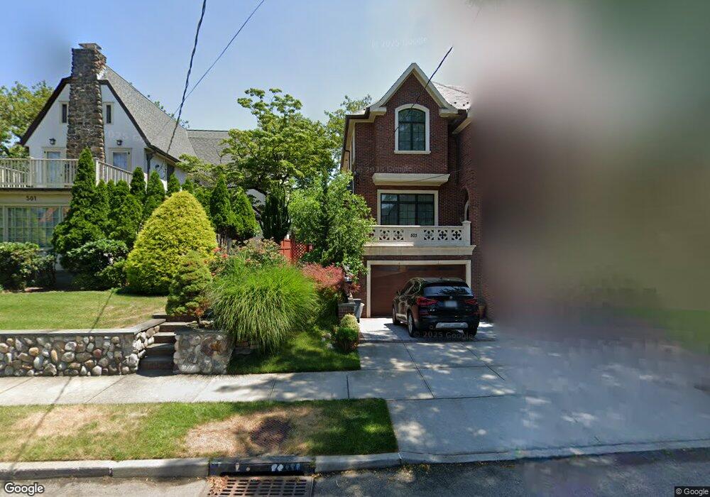 503 Parsons Blvd unit 503, Whitestone, NY 11357 - photo 1