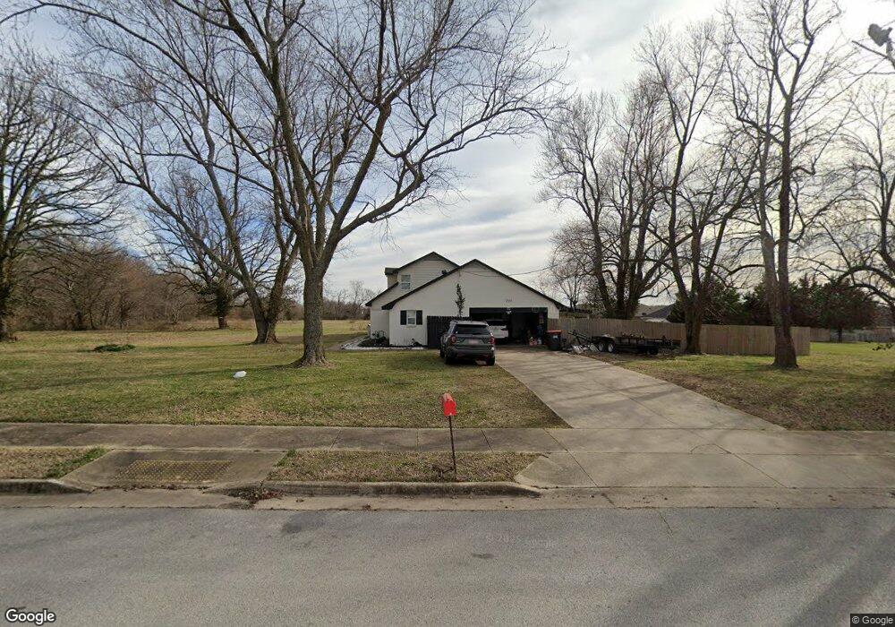 1301 W Morris Ave, Springdale, AR 72764 - photo 1