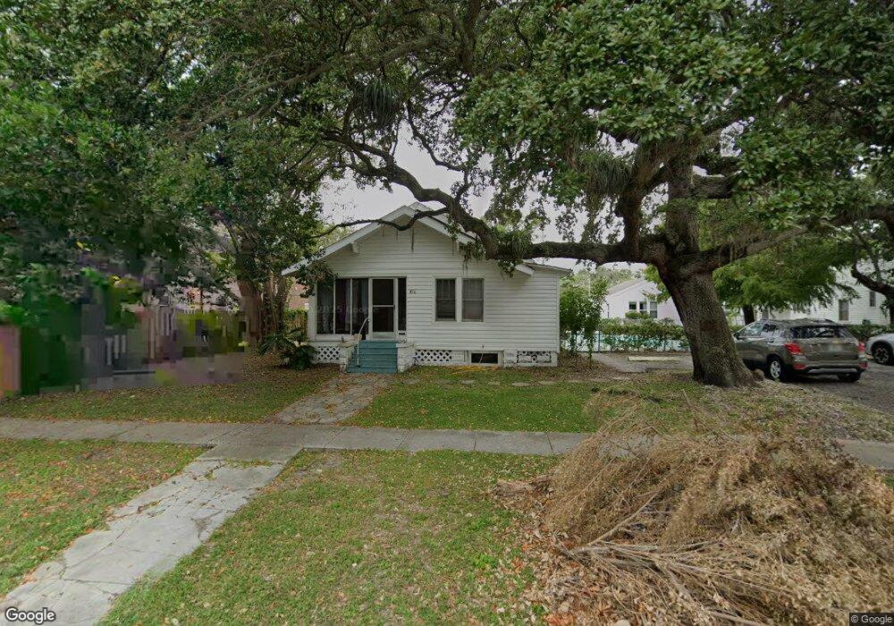 810 11th St N, Saint Petersburg, FL 33705 - photo 1