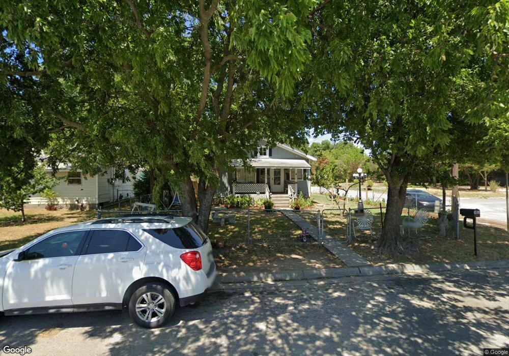 1403 N Commerce St, Gainesville, TX 76240 - photo 1
