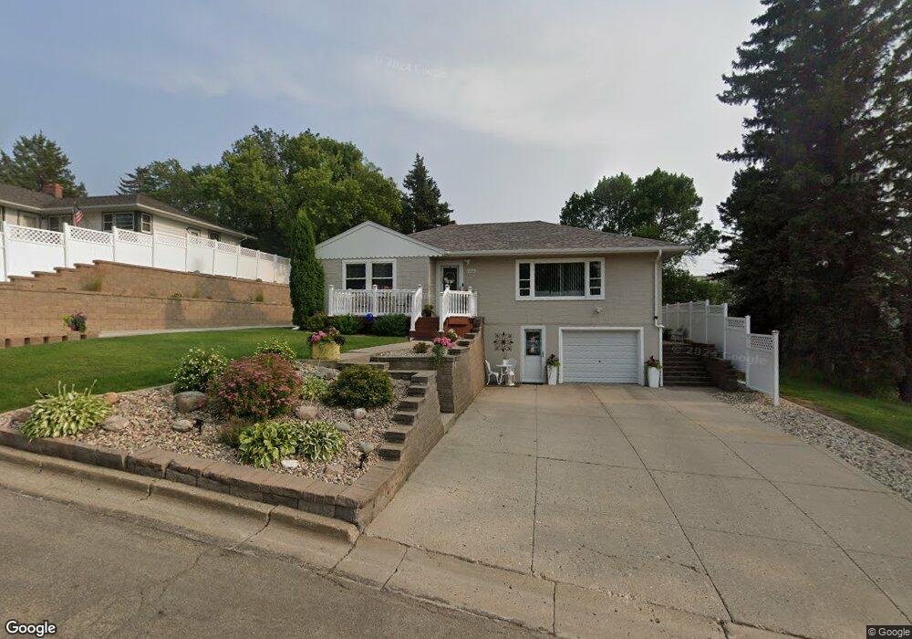 1106 2nd Place NE, Jamestown, ND 58401 - photo 1