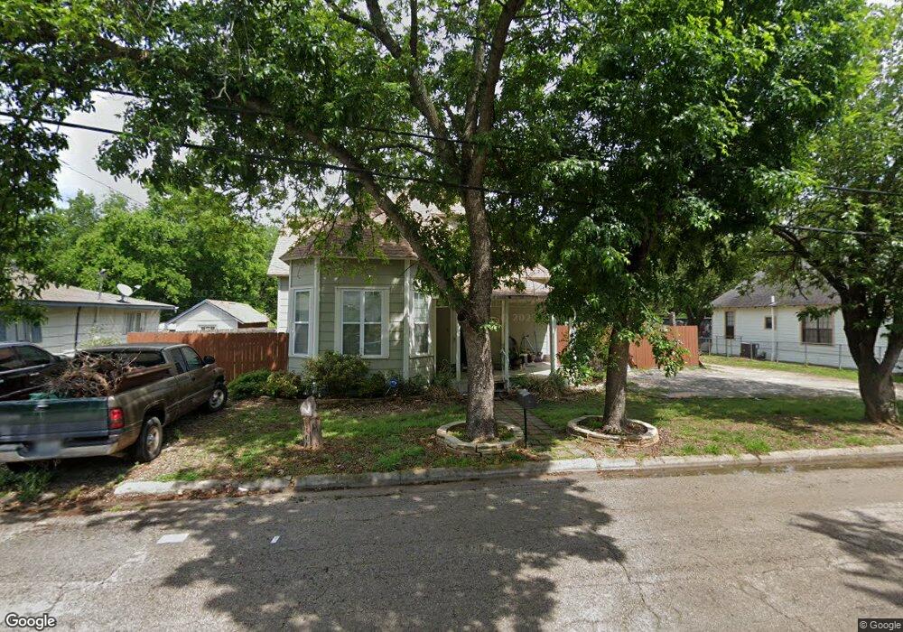 1120 N Weaver St, Gainesville, TX 76240 - photo 1