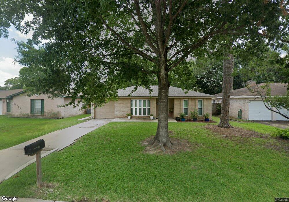 16711 Forest Bend Ave, Friendswood, TX 77546 - photo 1