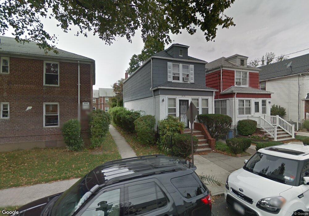 4044 193rd St, Flushing, NY 11358 - photo 1